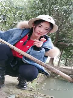 2020.2.17【金蓮小仙女】重慶妹子到農村勾搭，撒尿掰穴露臀秀奶第12集