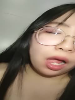 白熊小师妹妮妮家里没地方跑到医院厕所去大秀,露脸玩耍拿个棒棒冰塞骚逼抽插第01集 白熊小师妹妮妮家里没地方跑到医院厕所去大秀,露脸玩耍拿个棒棒冰塞骚逼抽插第01集