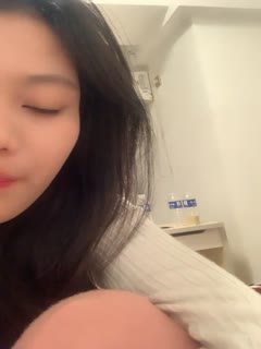 来吧展示露脸黑丝情趣CC妹妹在床上被小哥们调教蹂躏，还有好姐妹观战，很的骚穴被大鸡巴爆草抽插浪叫不断第02集<script src=