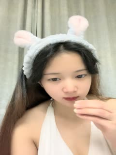 白色抹胸晚礼服,超短裙,大白屁股都是露在外面,丰满大奶子,侧面露出一线天道具插入粉穴第01集<script src=