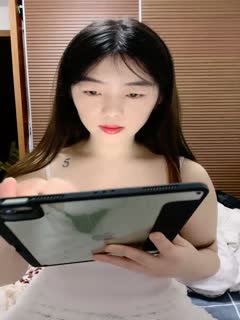 七彩主播幼校老师❤️：极品在校大奶老师B粉嫩啊爱了爱了，校园清纯，回家露大淫屄，判若两人！第01集<script src=