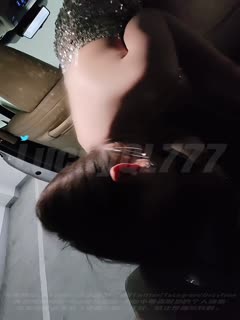 【绿帽淫妻❤️大神】Lucky✨最新人气天府淫乱情侣小母狗当着代驾在后排口交小哥看呆了!一起弄女神高潮不断第01集<script src=