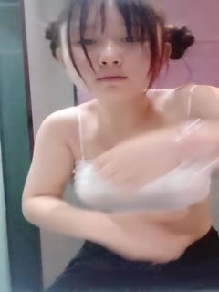 白狐狸少女呆萌可爱全程露脸短裙装诱惑,听狼友指挥脱光奶子发育的不错,诱惑艳舞瞎鸡巴妞掰开骚穴看淫水流第02集<script src=