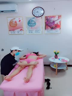 专业私密按摩会所，男技师给女客户推油，饥渴难耐后入操操女上位啪啪做爱第01集海报剧照